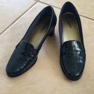 Trotters Alligator Patent Leather Heels